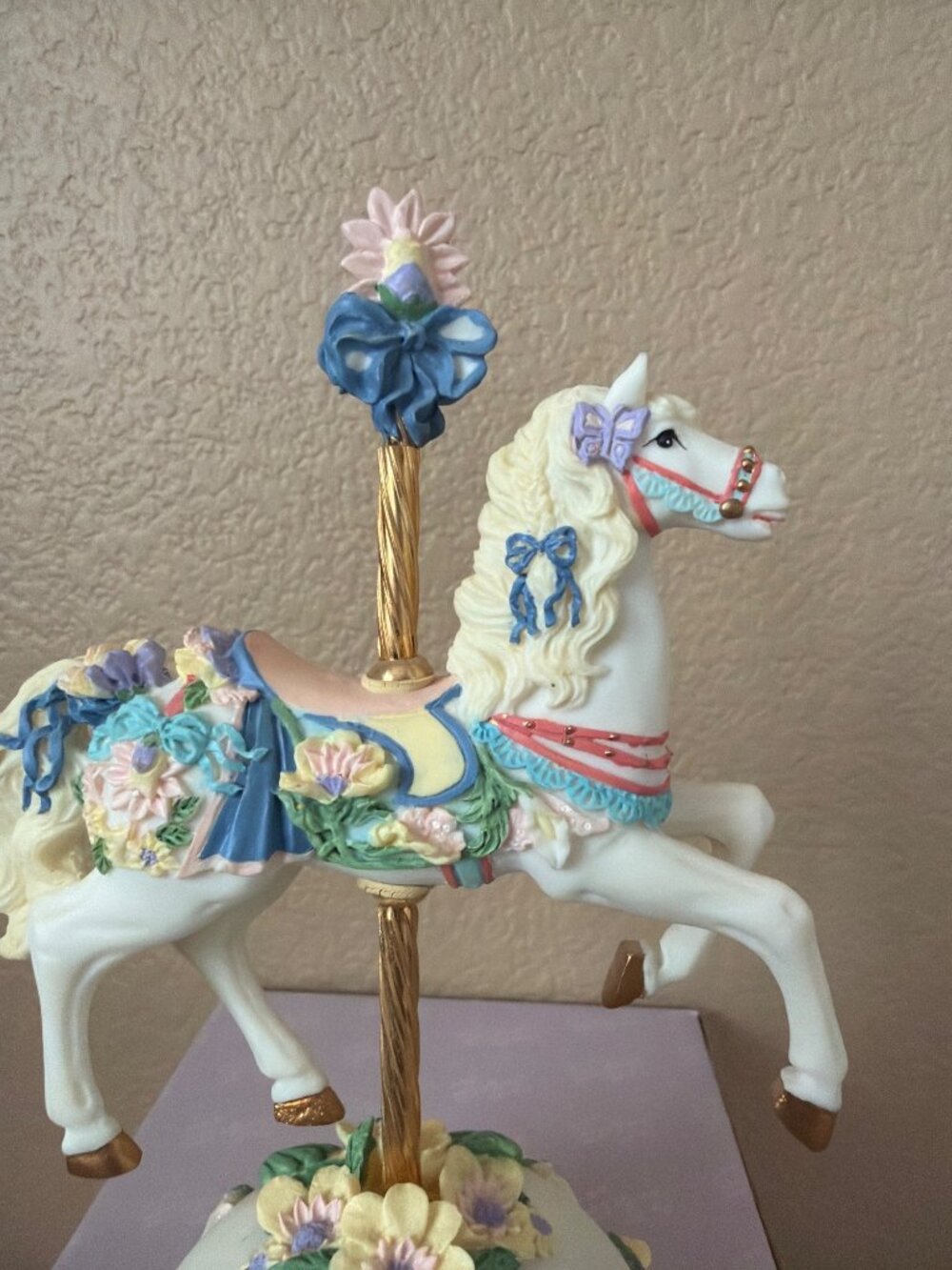 SFMB Spring Horse Carousel Music Box NIB Plays Younger Than Springtime 4" - Picture 16 of 17